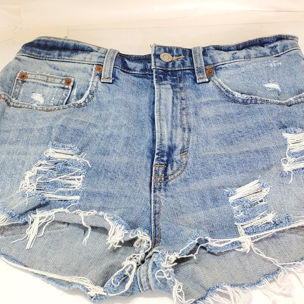 LUCKY BRAND SIZE 6 DISTRESSED SHORTS!